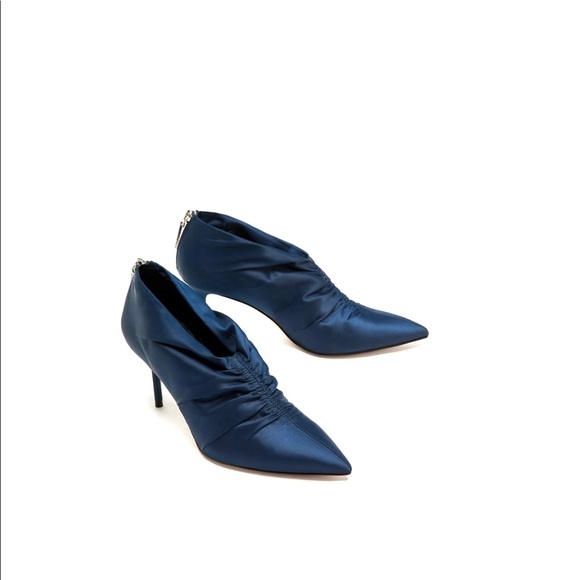 SALE‼️ZARA High heel ankle boots with gathered - Picture 2 of 6